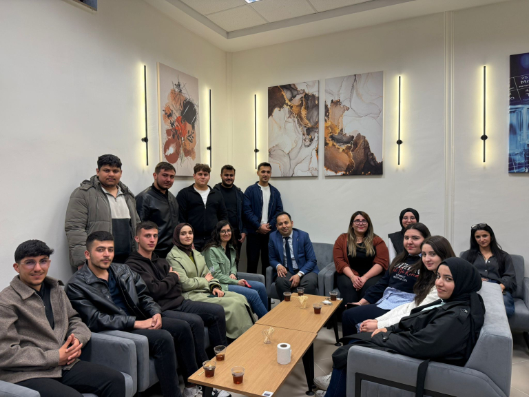İkinci ve Dördüncü Sınıf Öğrencilerimizle Akreditasyon Süreçleri ve Topluluk Planlarına İlişkin Bilgilendirme Toplantısı Gerçekleştirildi