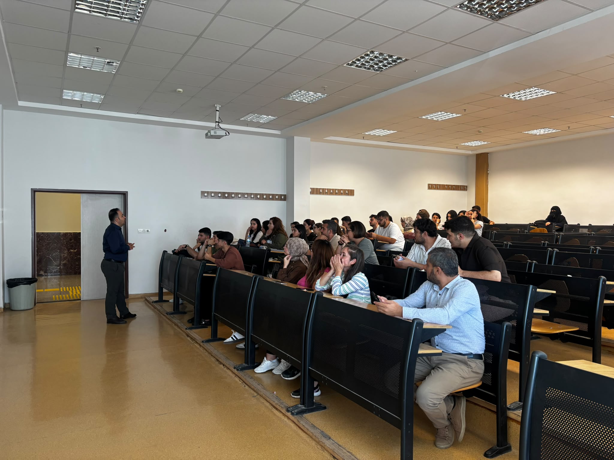 Matematik Bölümü 1. Sınıf Öğrencilerine Yönelik Oryantasyon Programı Gerçekleştirildi