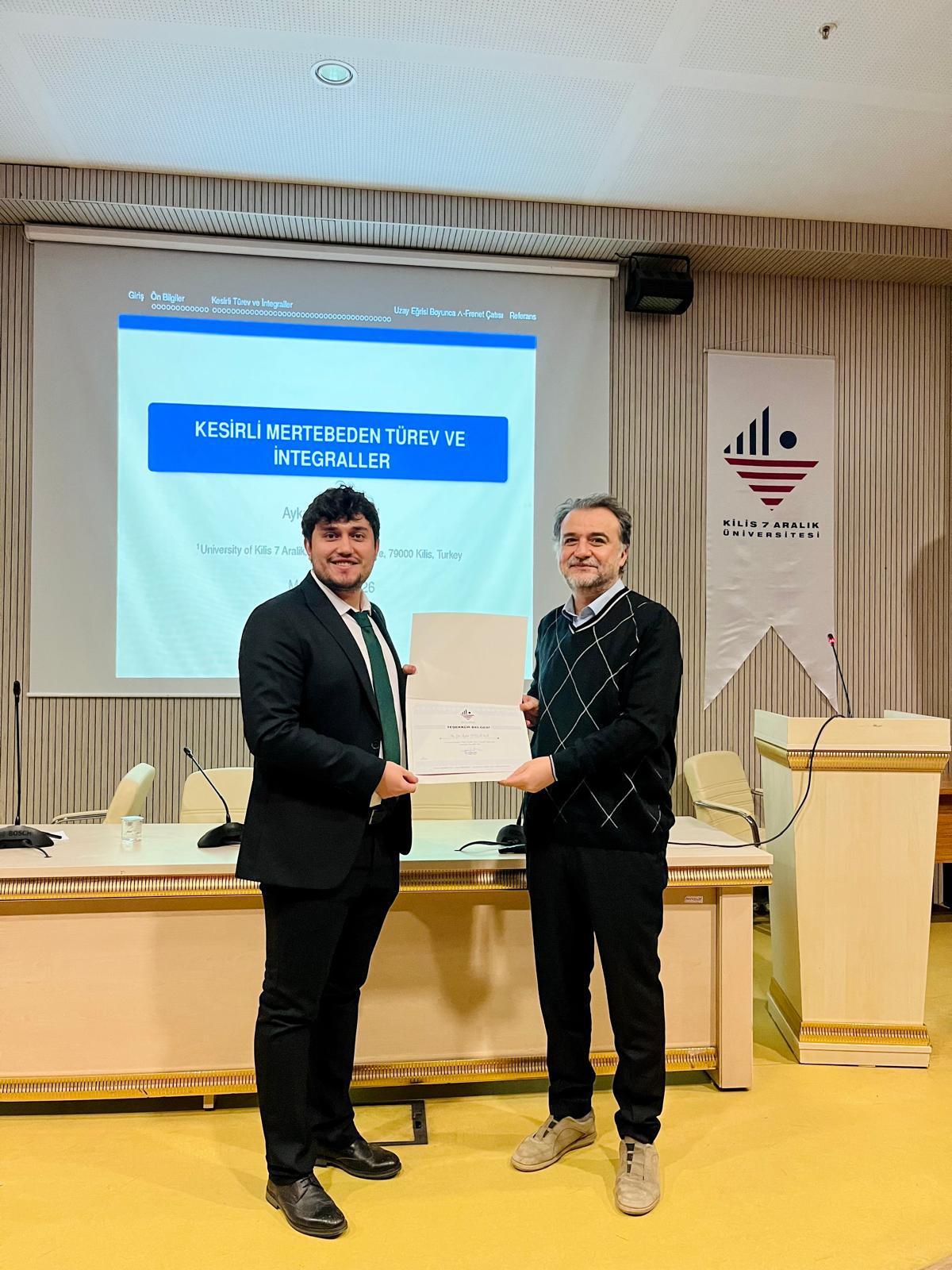 Matematik topluluğumuz tarafından  "Kesirli Mertebeden Türev ve İntegraller" başlıklı seminer gerçekleştirildi